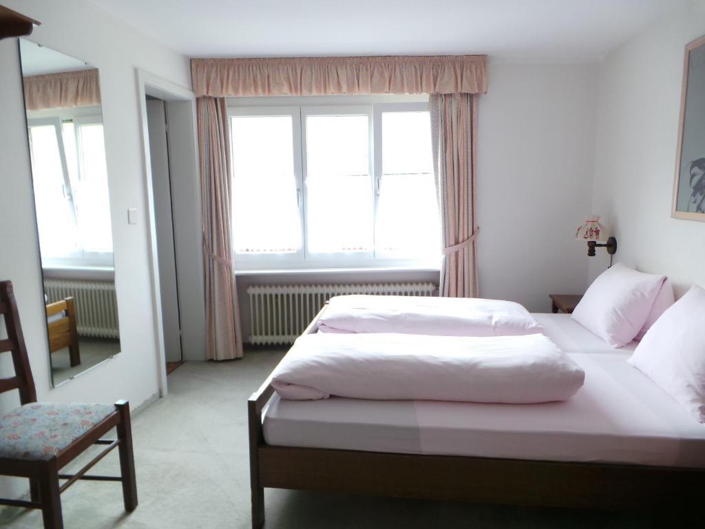 Hotel B&B Casa La Val Sedrun Pokoj fotografie